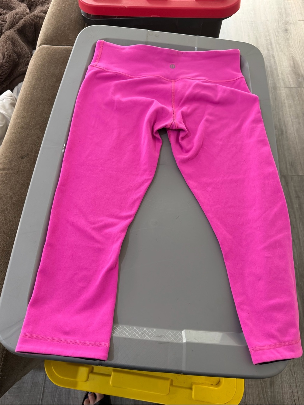 lululemon athletica women's Hot Pink Performance capri  Leggings